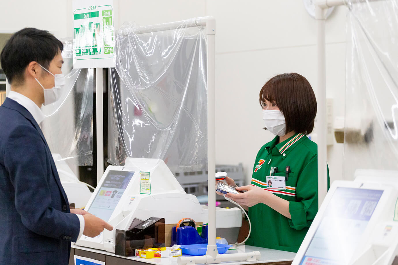 セブンーイレブンのレジの様子