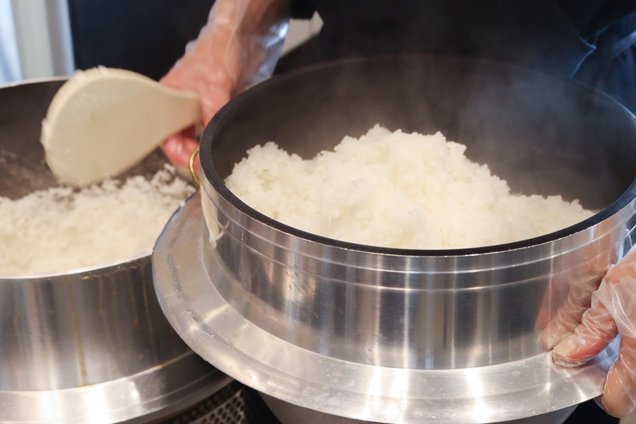 炊き立て釜炊きご飯