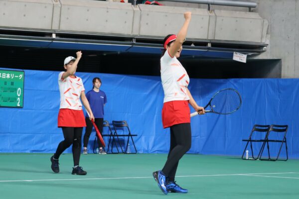 大会期間中5勝2敗の成績を収めた鈴木(左)・根本(右)ペア