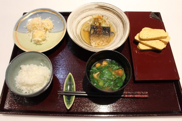 参加者が調理した主菜が魚料理の定食