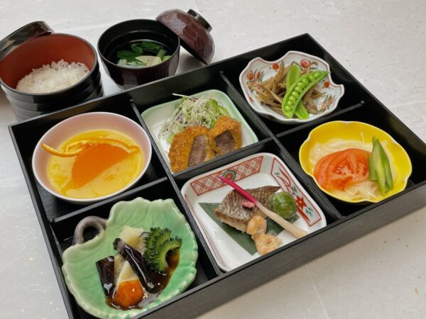 熊本県産の食材を使用した「熊本うまいもん巡り御膳」