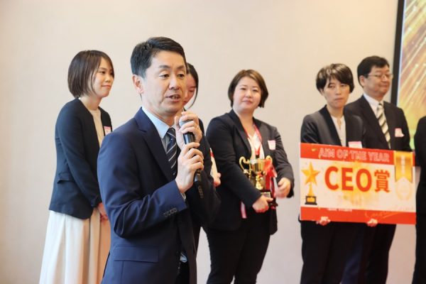 コメントする小谷社長